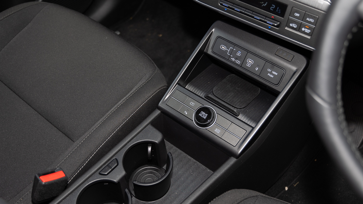 Hyundai Kona Electric 2024 centre console