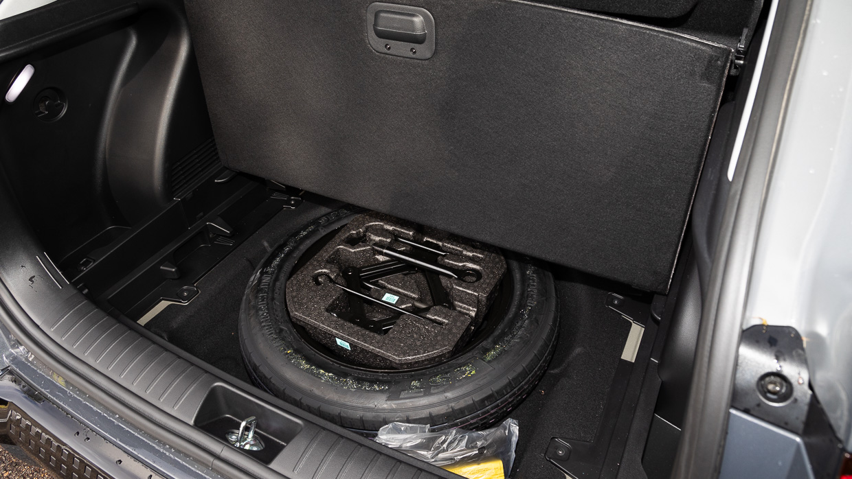 Hyundai Kona Electric 2024 interior spare tyre