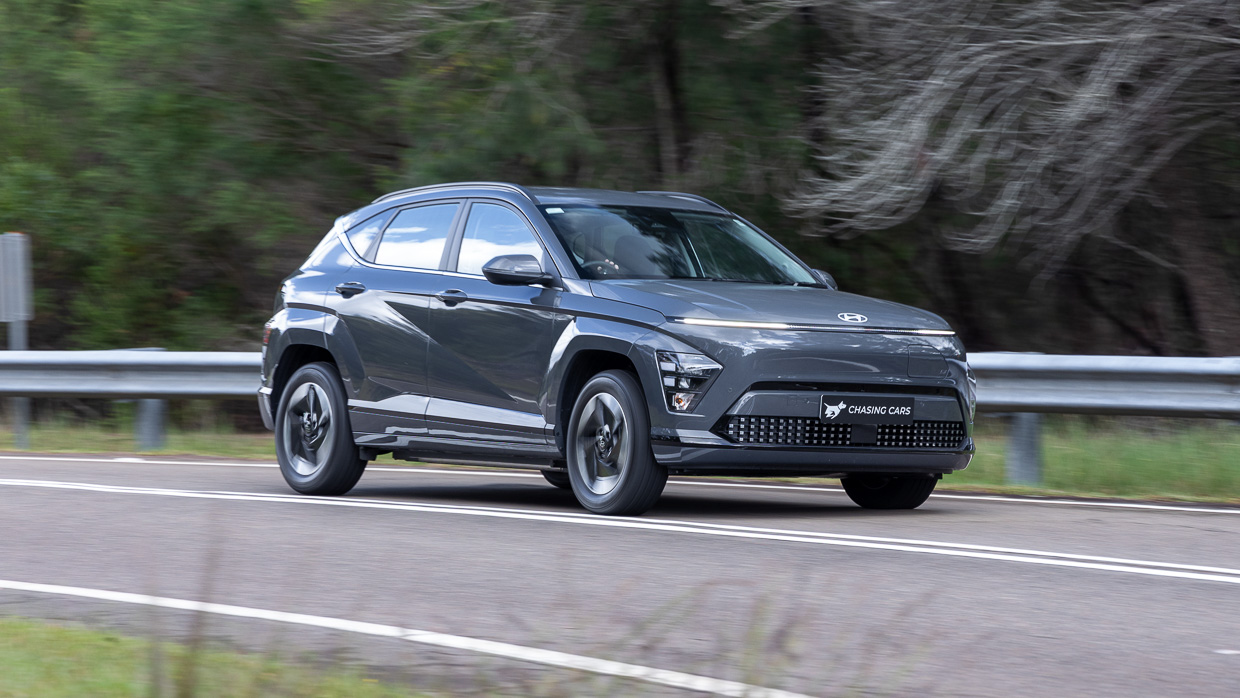 Hyundai Kona Electric 2024 driving front 3/4 13