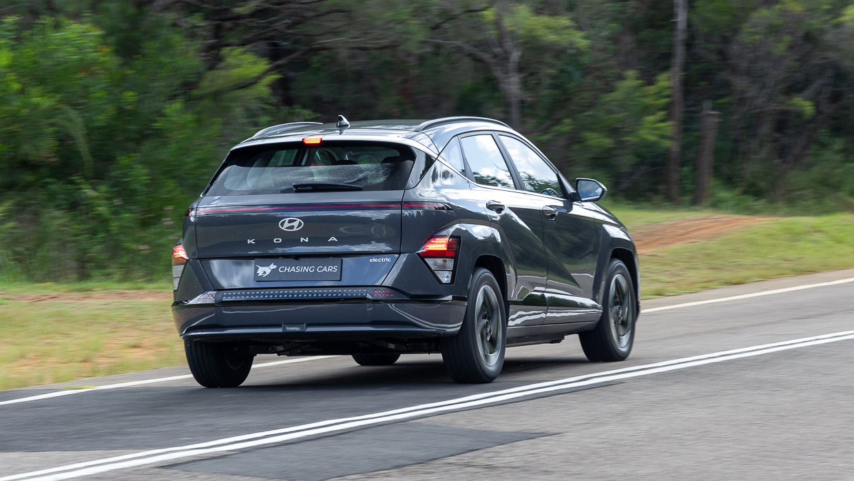 Hyundai Kona Electric 2024 driving rear 3/4 4