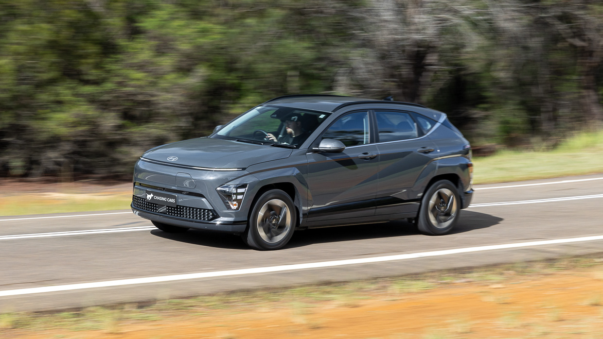 Hyundai Kona Electric 2024 using entrance 3/4 11