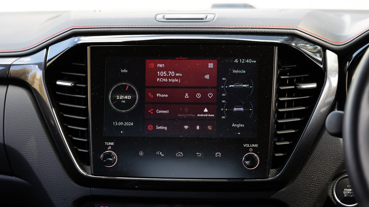 2024 Isuzu D-Max X-Terrain interior centre touchscreen