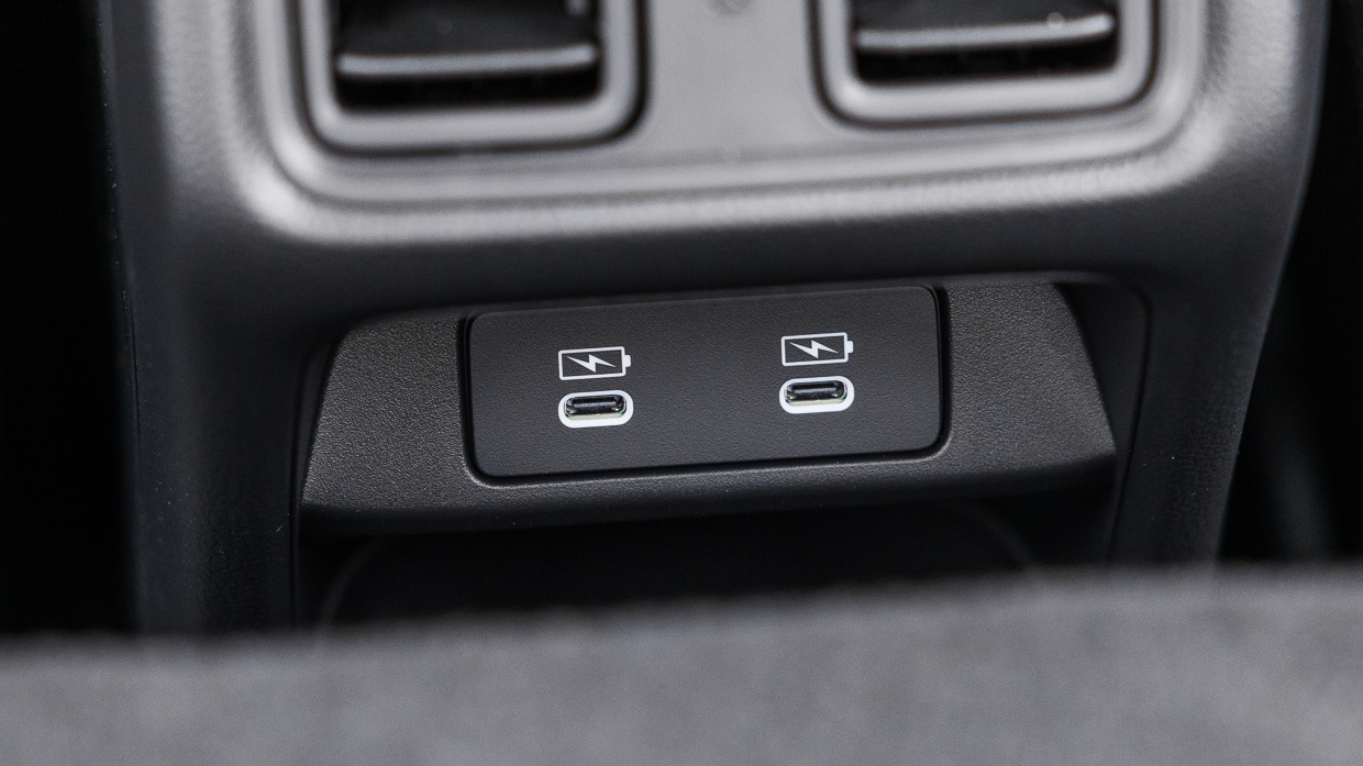 2024 Honda HR-V E:HEV L rear USB-C ports