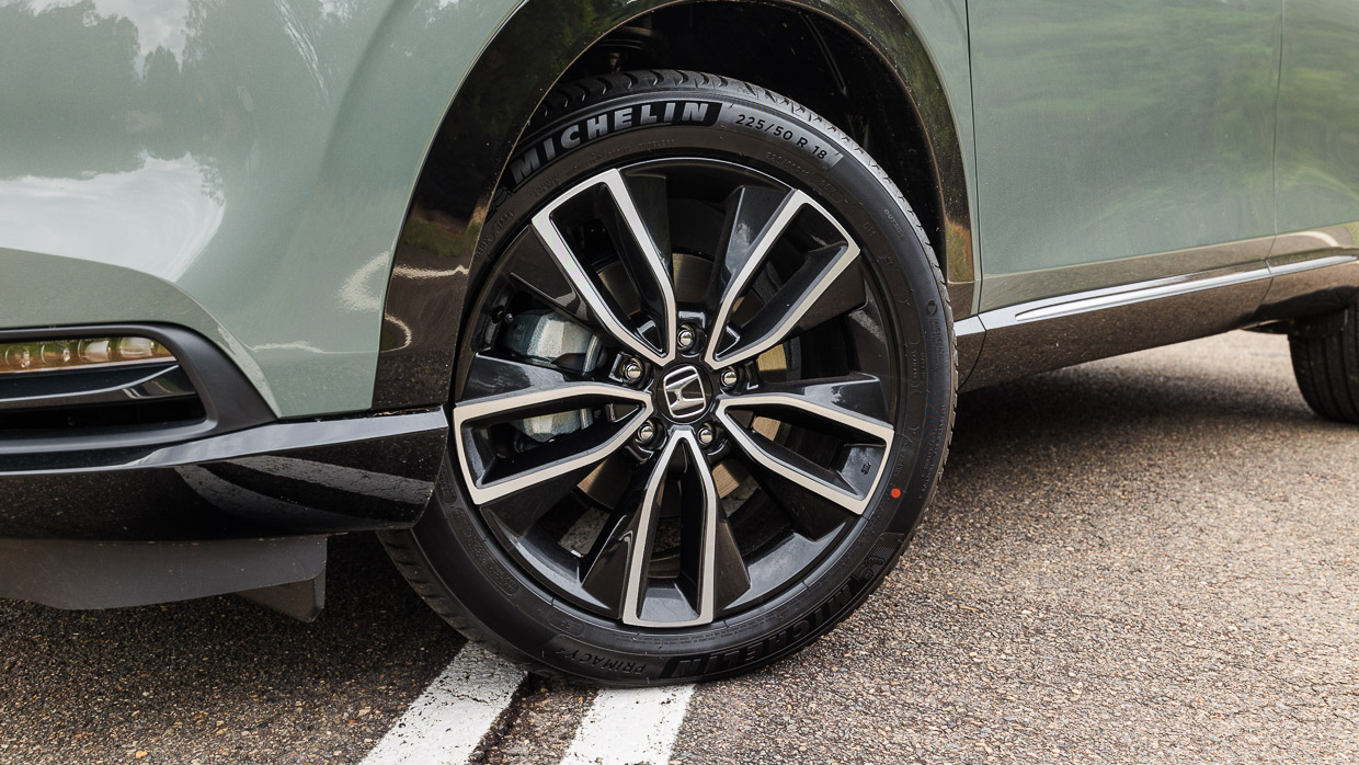 2024 Honda HR-V E:HEV L alloy wheel design