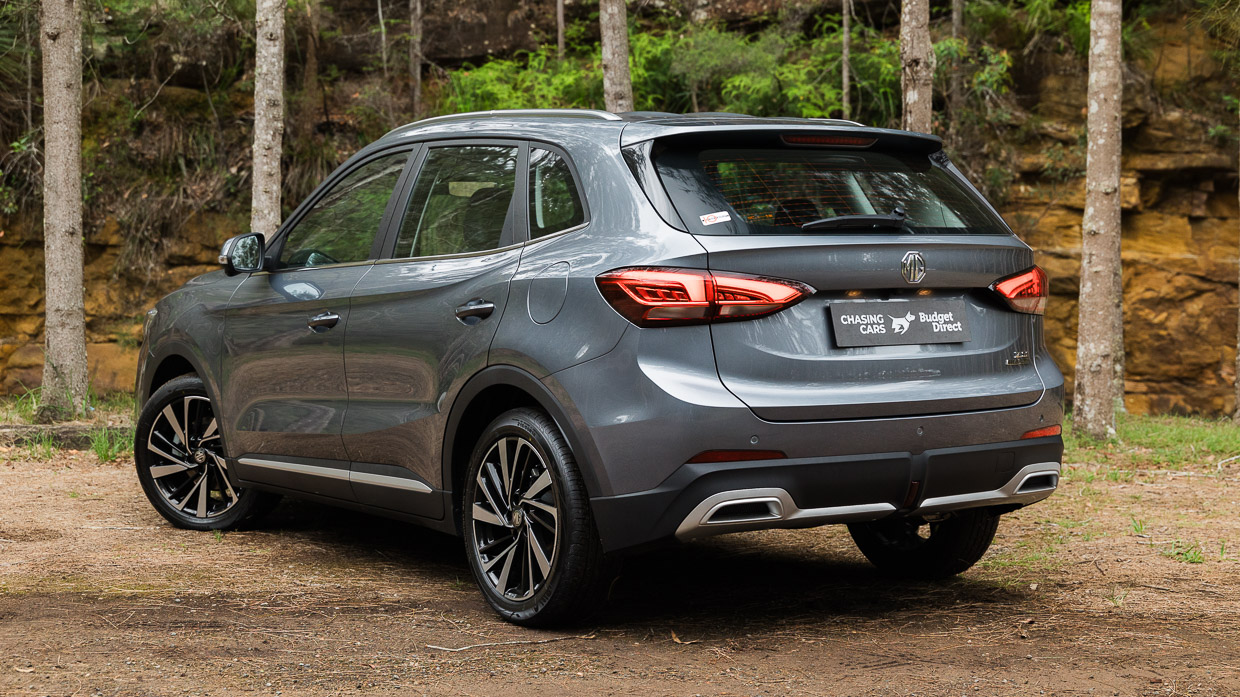 MG ZS Hybrid+ Essence 2025 rear 3/4