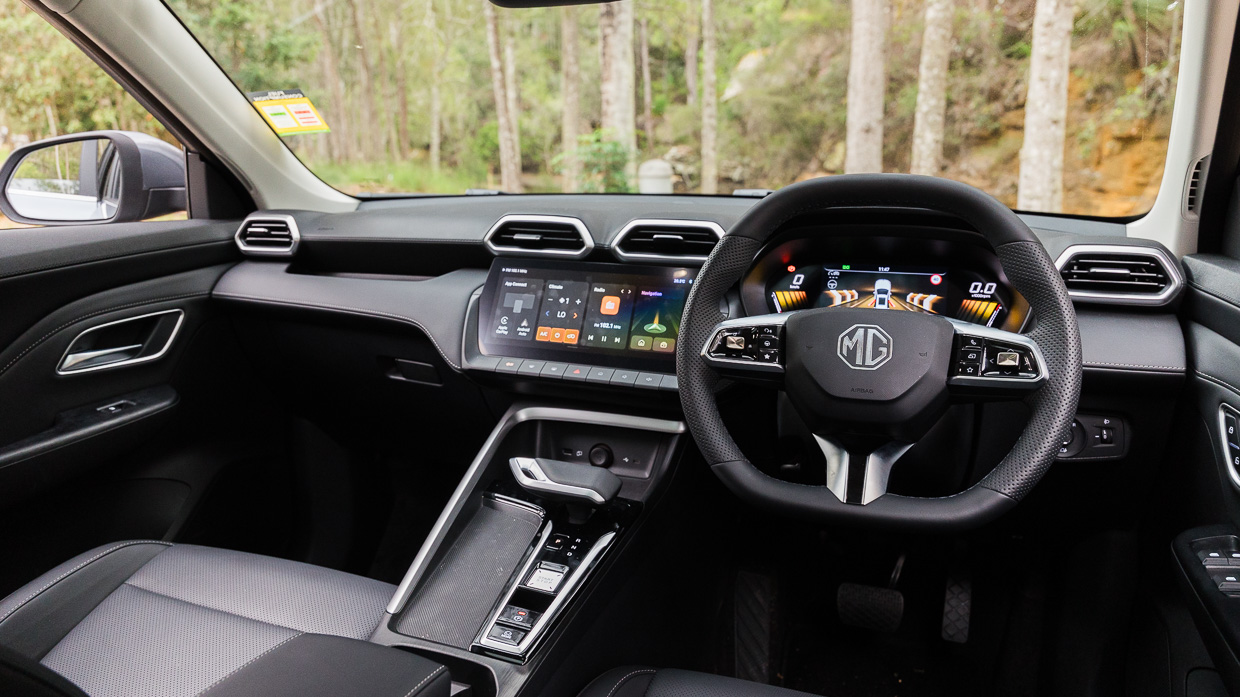 MG ZS Hybrid+ Essence 2025 interior 2