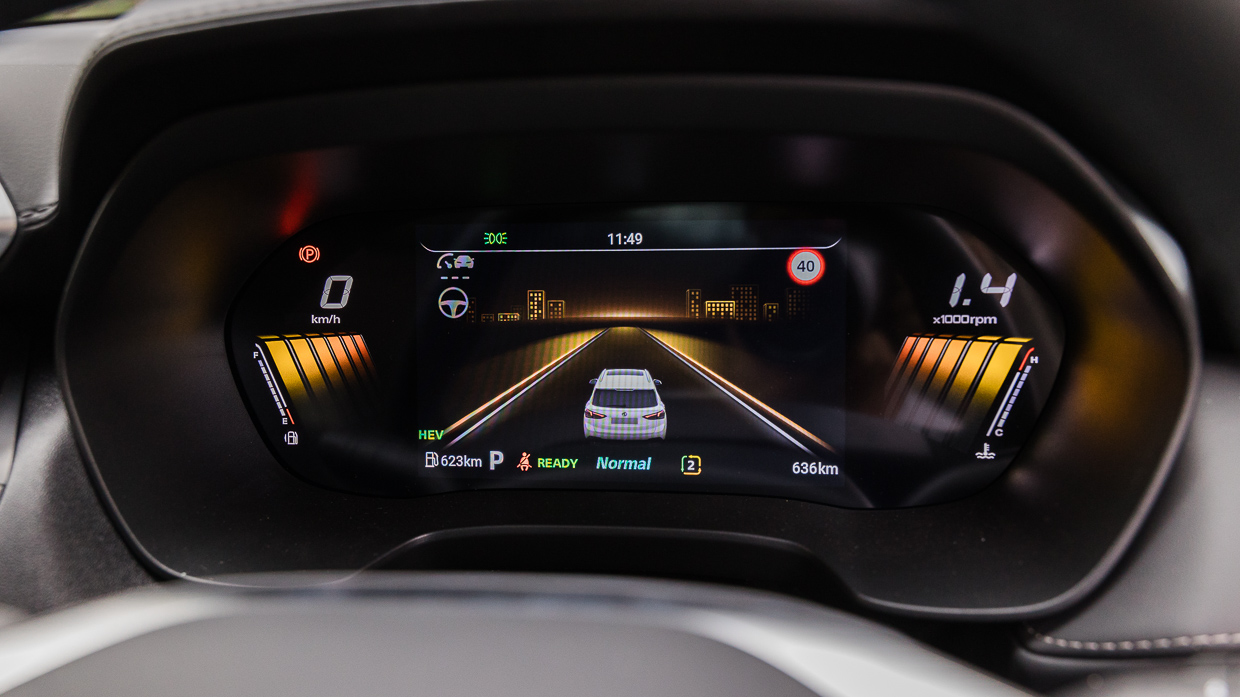 MG ZS Hybrid+ Essence 2025 interior dash