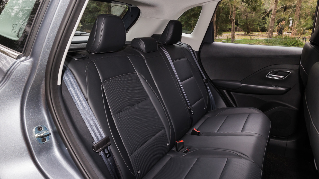 MG ZS Hybrid+ Essence 2025 interior back seats