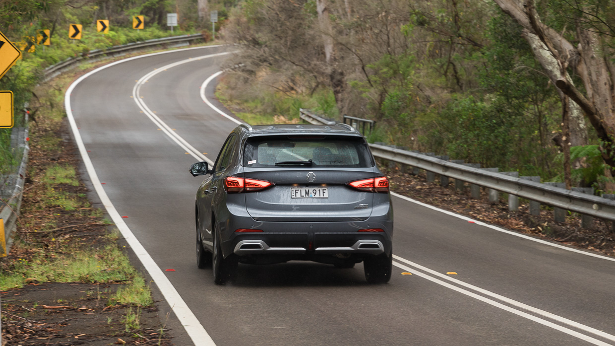 MG ZS Hybrid+ Essence 2025 driving rear 3