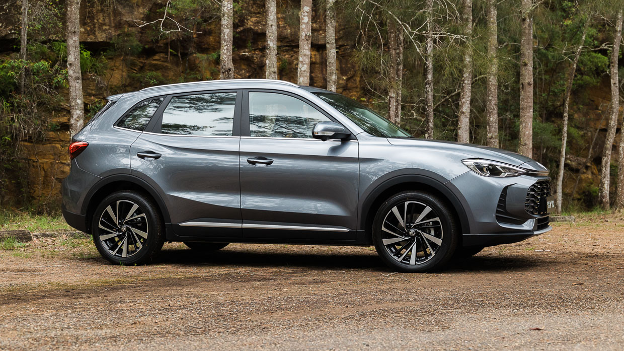 MG ZS Hybrid+ Essence 2025 entrance 3/3 2