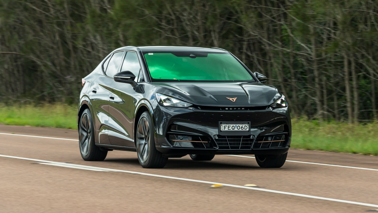 Cupra Tavascan 2025 driving front