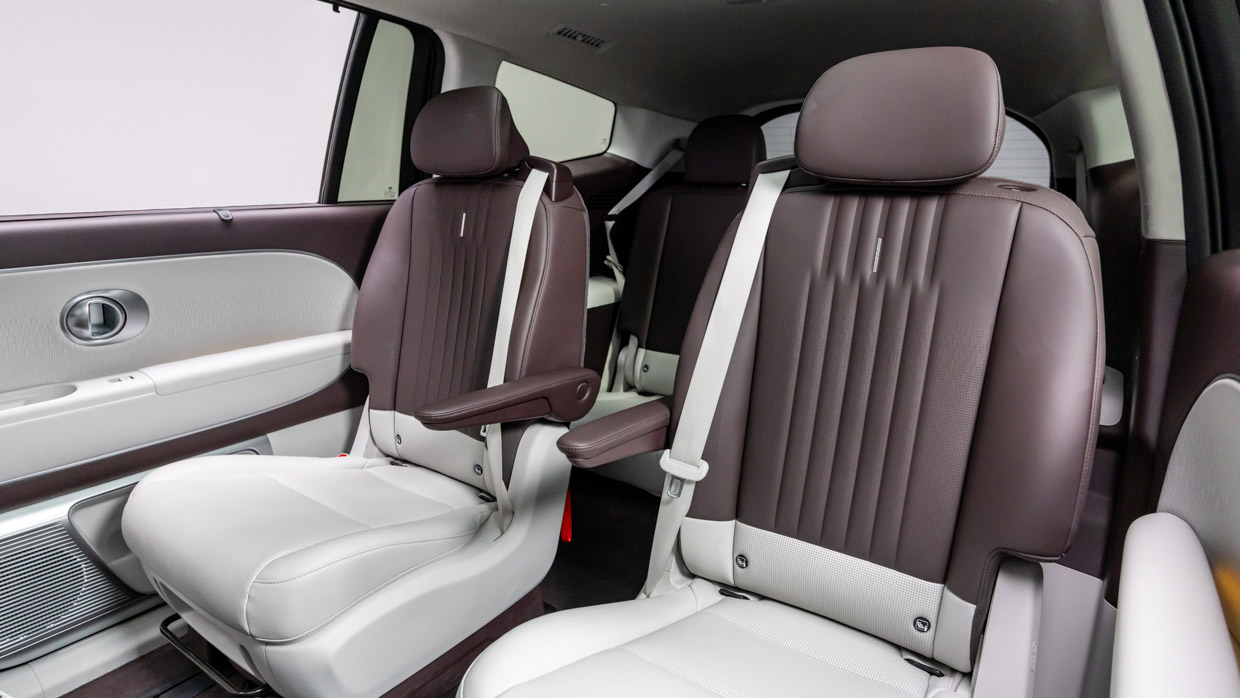 Hyundai Ioniq 9 2025 interior middle row
