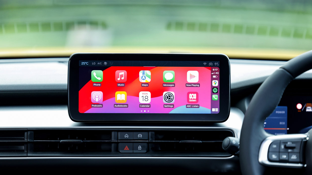 Jeep Avenger 2025 interior touchscreen