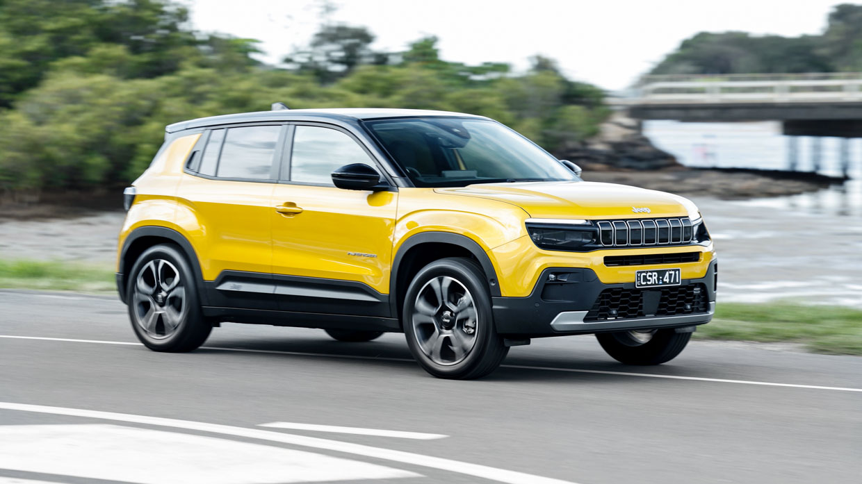 Jeep Avenger 2025 front 3/4 driving