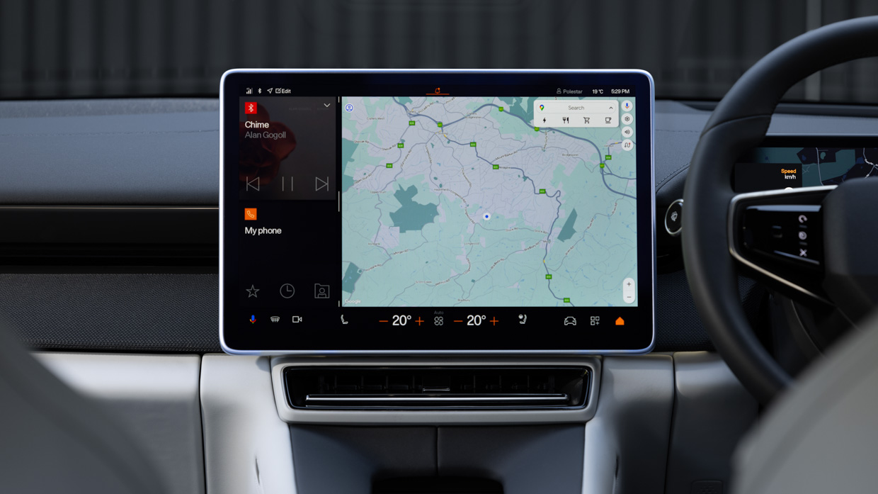 Polestar 4 2025 screen
