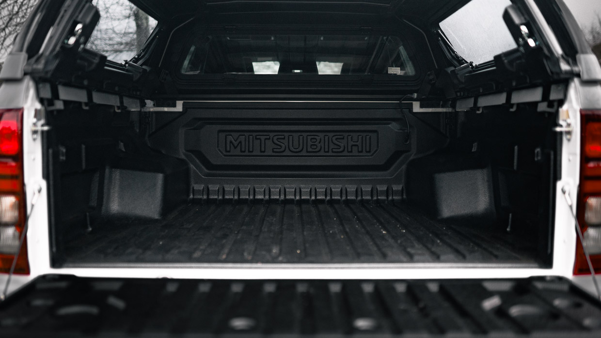 Mitsubishi Triton GSR LT 2024 tray
