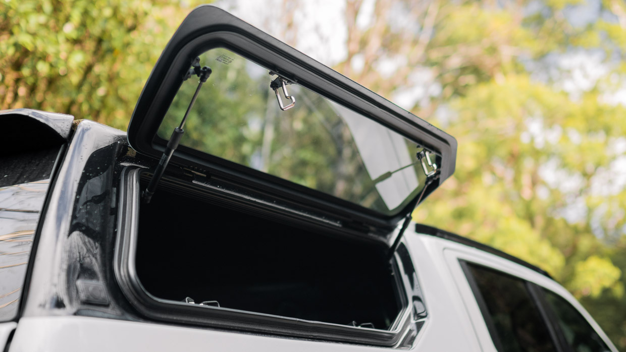 Mitsubishi Triton GSR LT 2024 canopy window
