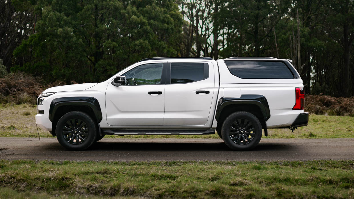 Mitsubishi Triton GSR LT 2024 side