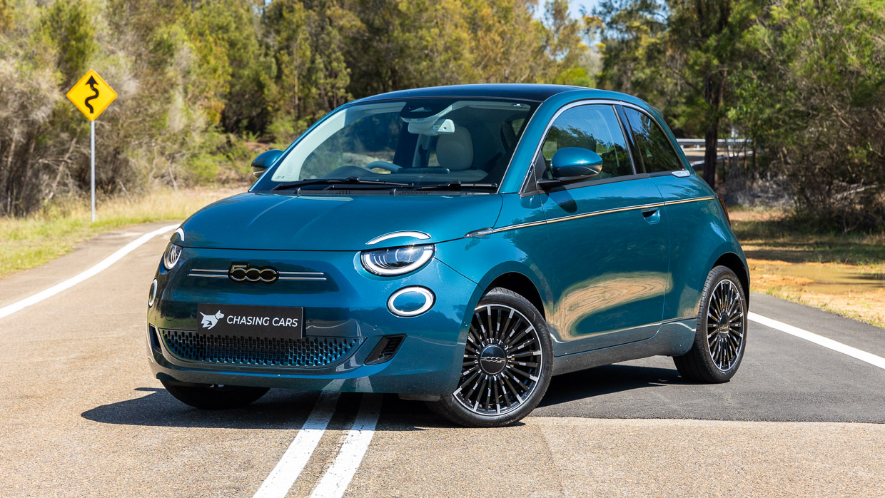 Fiat 500e La Prima 2024 front 3/4