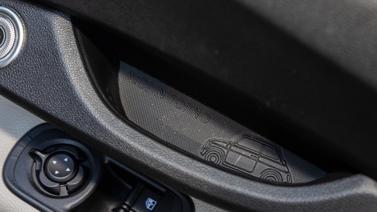 Fiat 500e La Prima 2024 handle