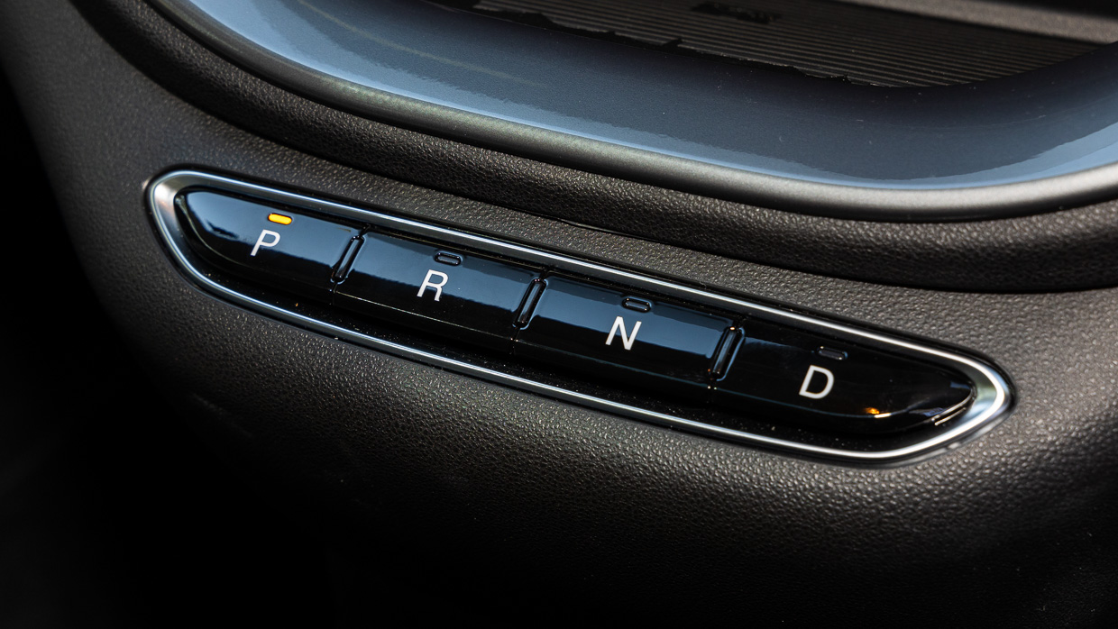 Fiat 500e La Prima 2024 shifter