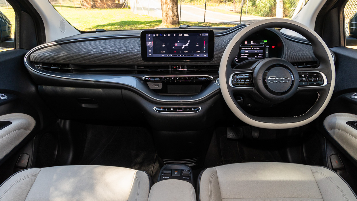 Fiat 500e La Prima 2024 interior