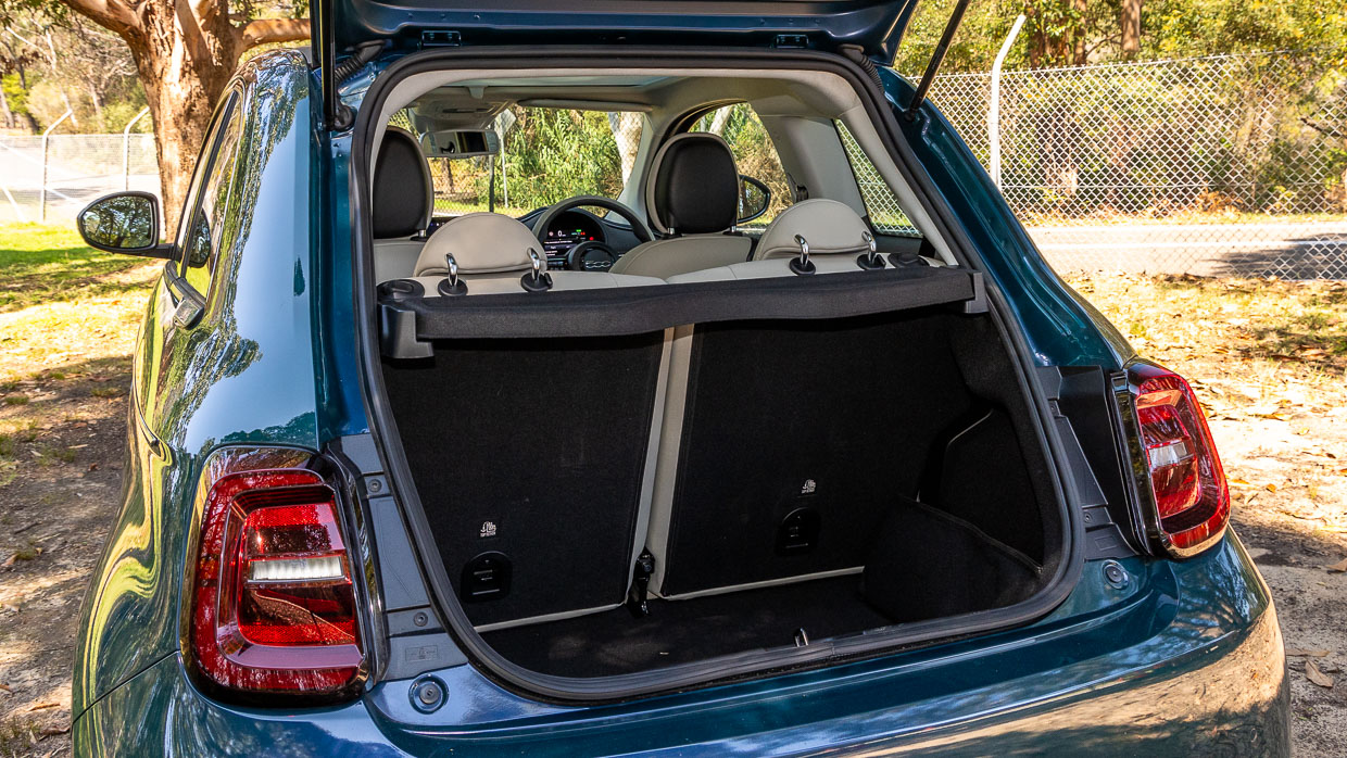 Fiat 500e La Prima 2024 interior boot