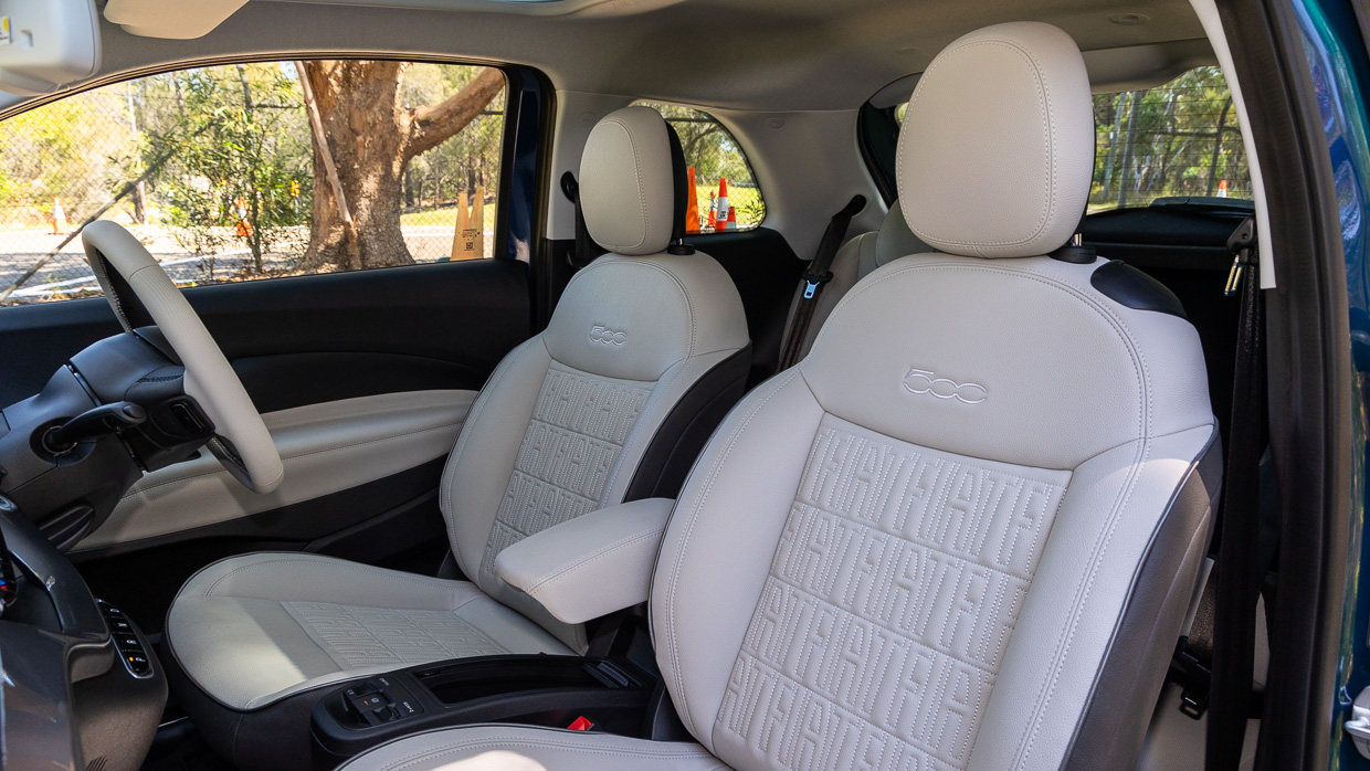 Fiat 500e La Prima 2024 interior front seat