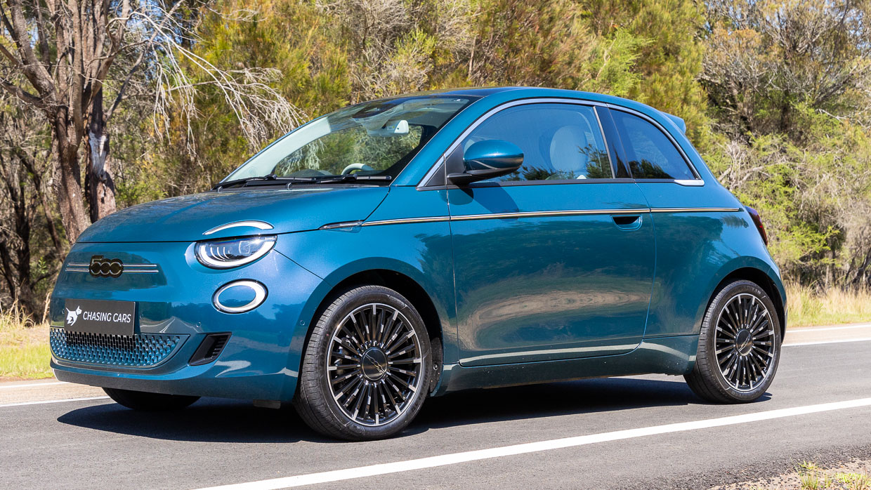 Fiat 500e La Prima 2024 front 2