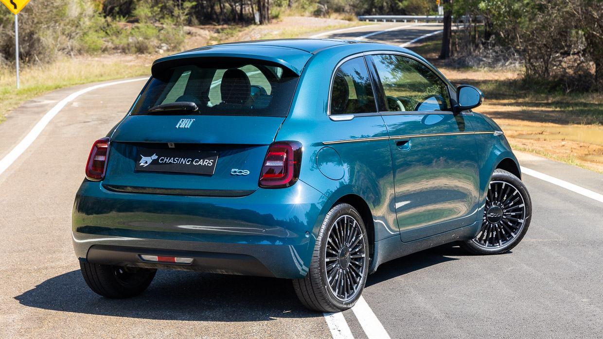 Fiat 500e La Prima 2024 rear 3/4