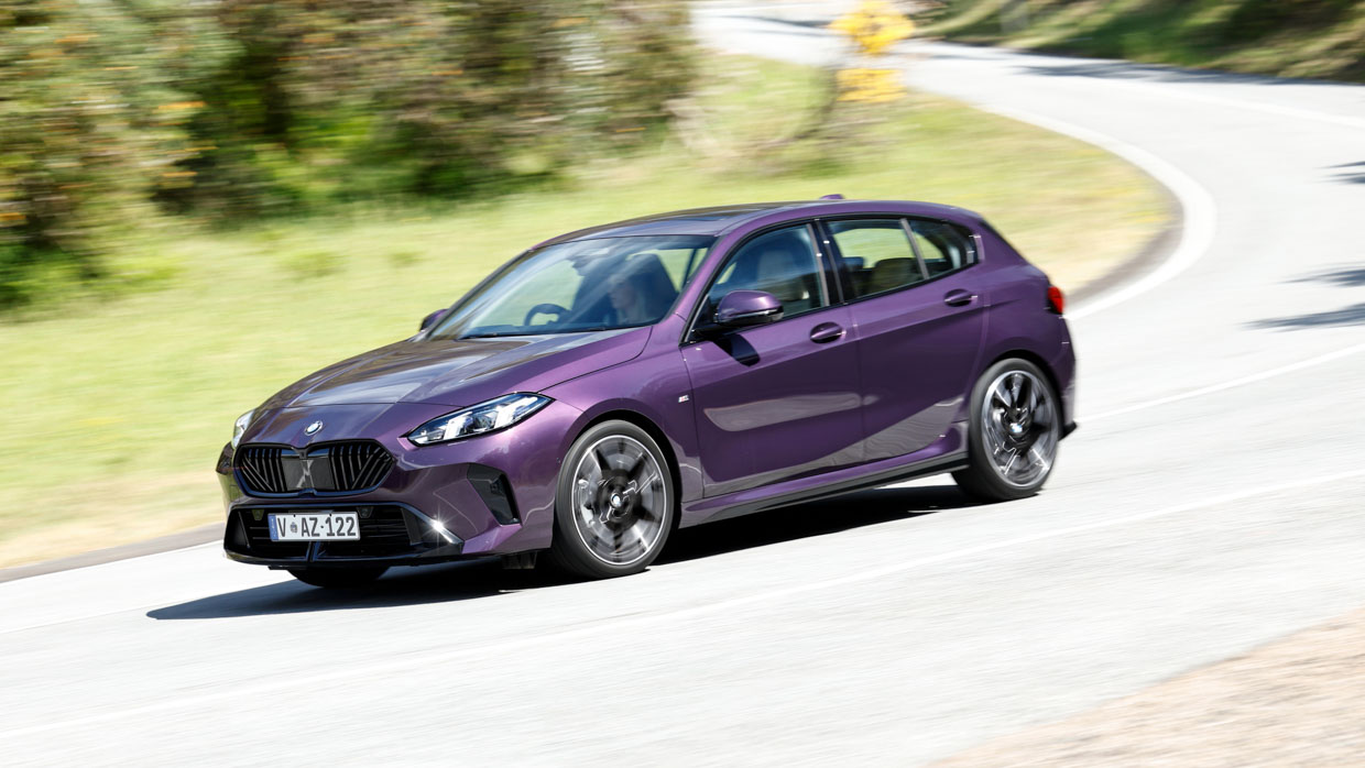 BMW 118 2025 driving front 2