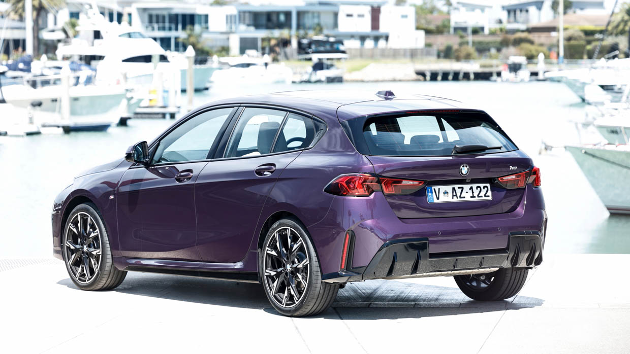 BMW 118 2025 rear 3/4