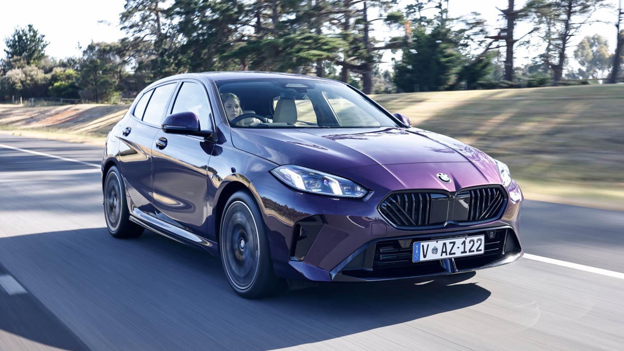 BMW 118 2025 driving front 6