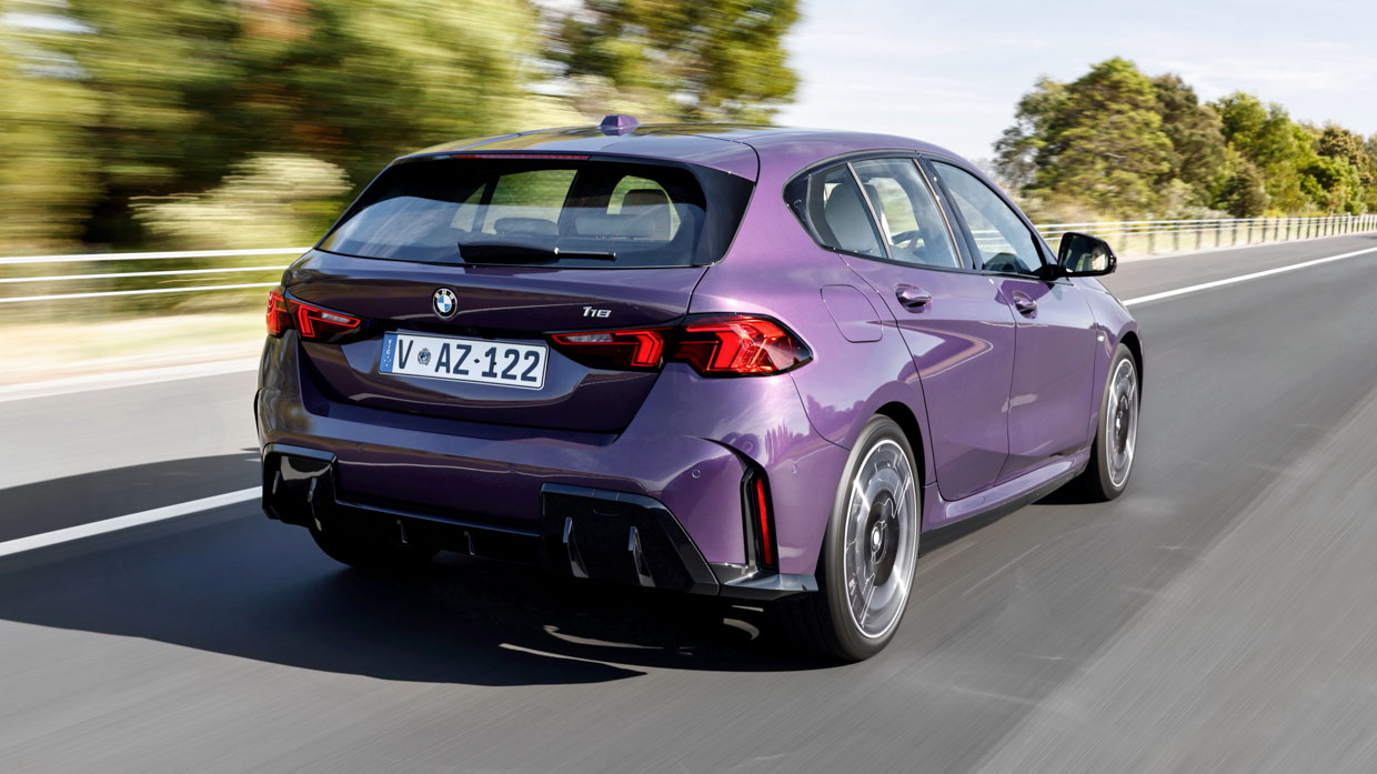 BMW 118 2025 driving rear 6