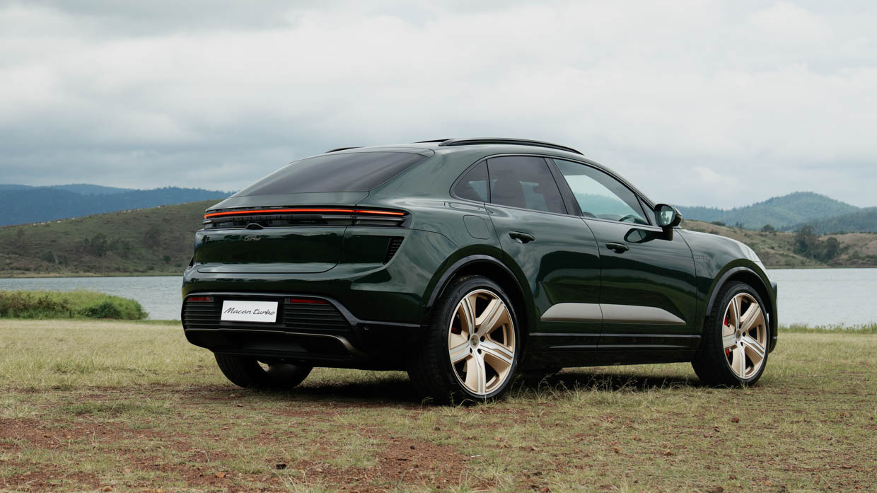 PORSCHE MACAN OAK GREEN 004