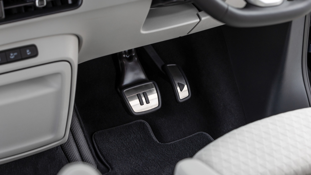 Volkswagen ID.Buzz LWB 2025 interior pedal