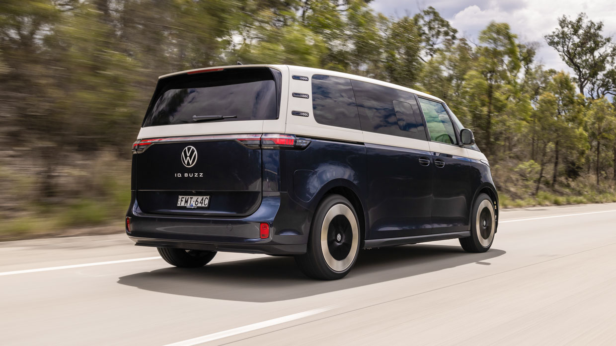 Volkswagen ID.Buzz LWB 2025 driving rear 3/4 2
