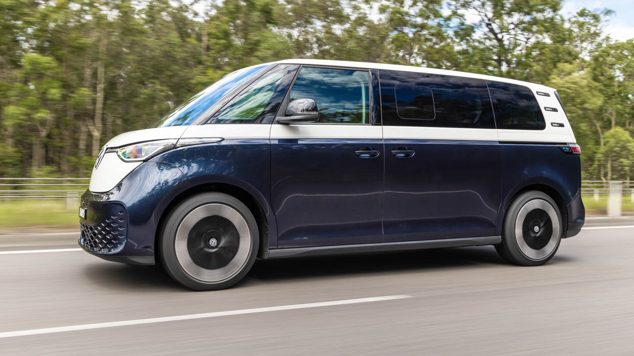 Volkswagen ID.Buzz LWB 2025 driving side 2