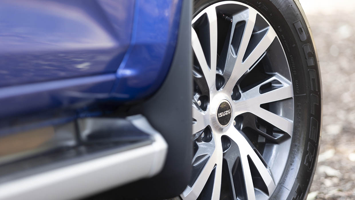 Isuzu D-Max LS-U+ Tour Mate 2025 wheel