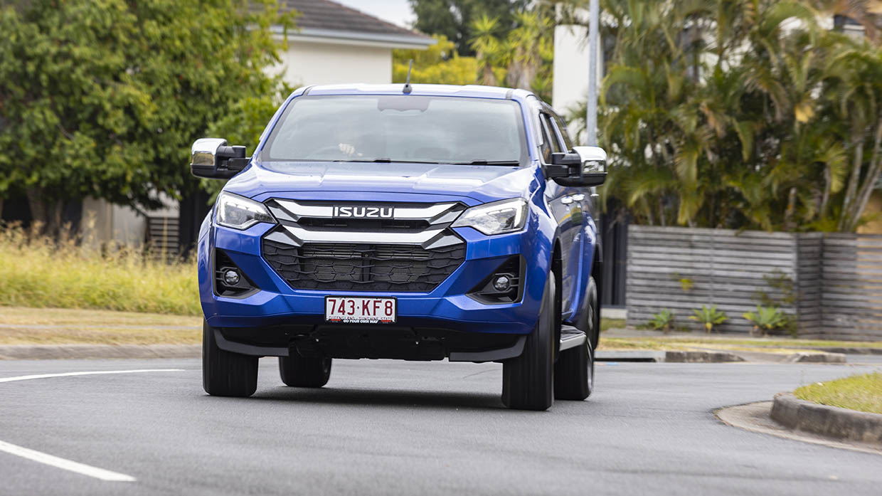 Isuzu D-Max LS-U+ Tour Mate 2025 riding 5