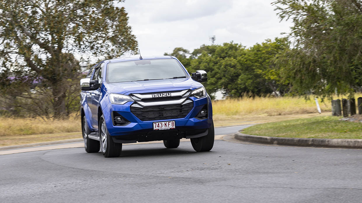 Isuzu D-Max LS-U+ Tour Mate 2025 driving 4