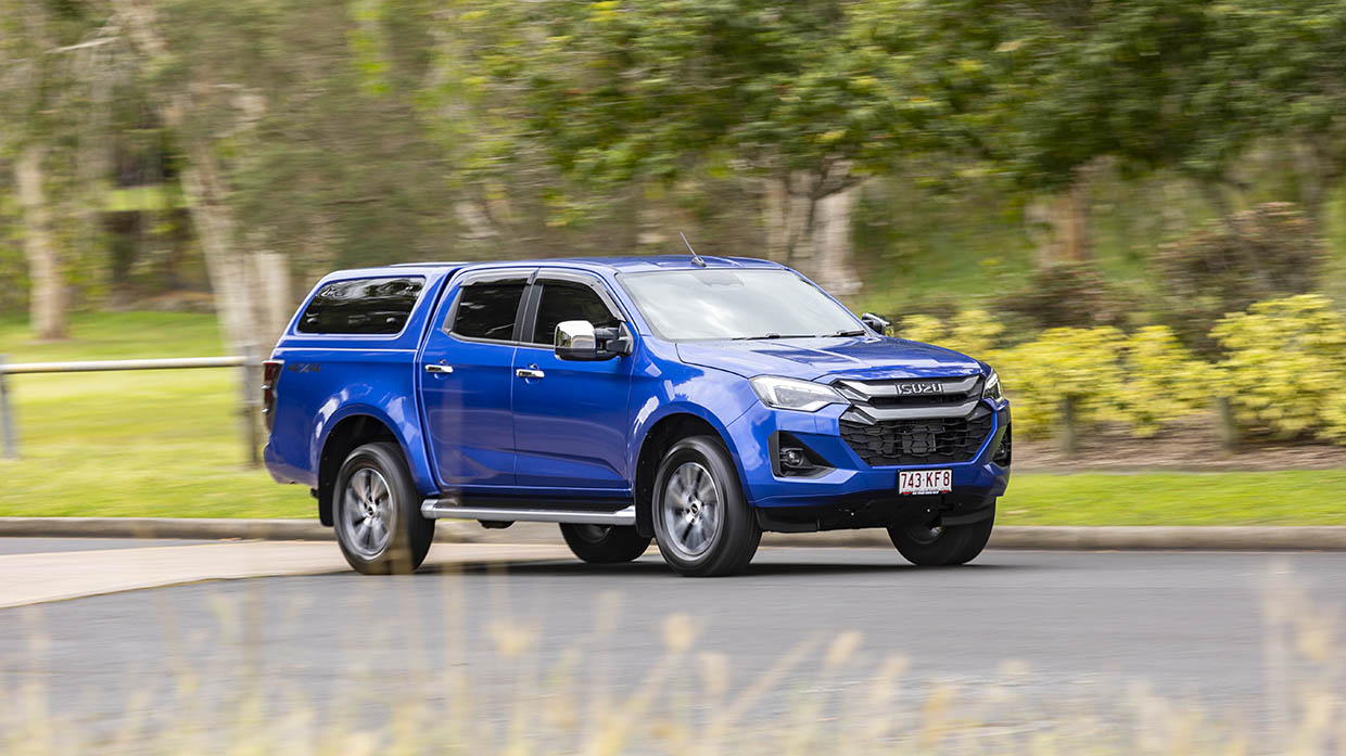Isuzu D-Max LS-U+ Tour Mate 2025 driving 3