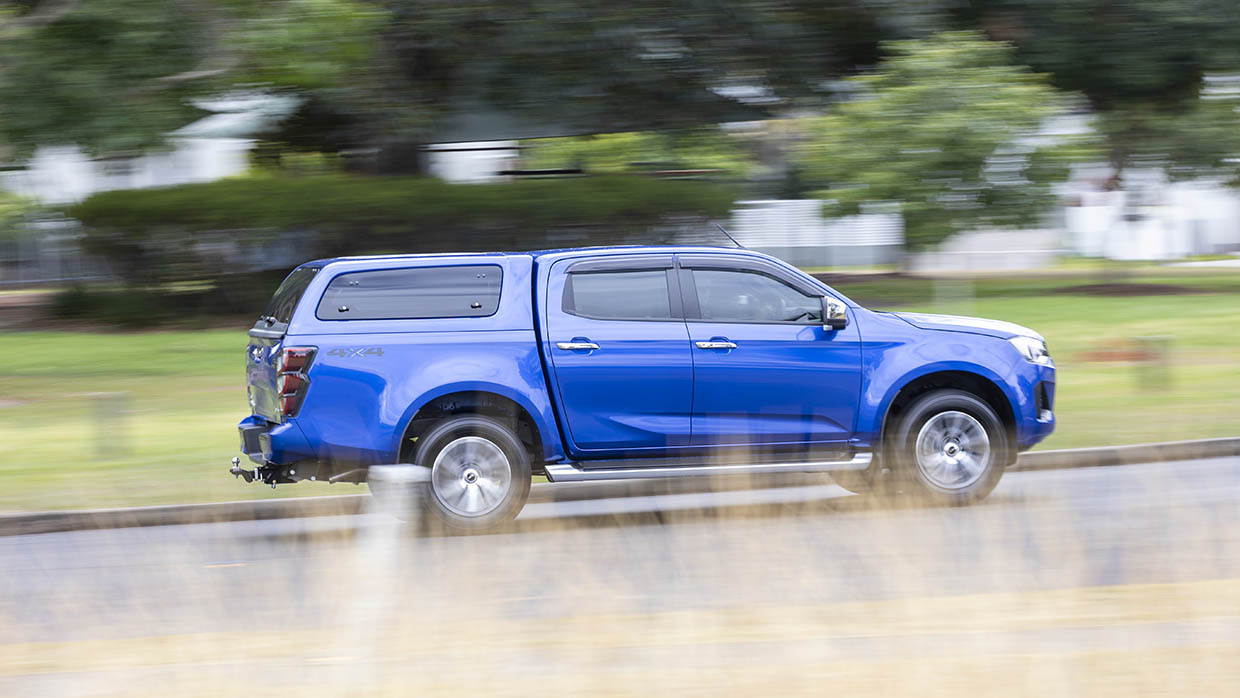 Isuzu D-Max LS-U+ Tour Mate 2025 riding 2