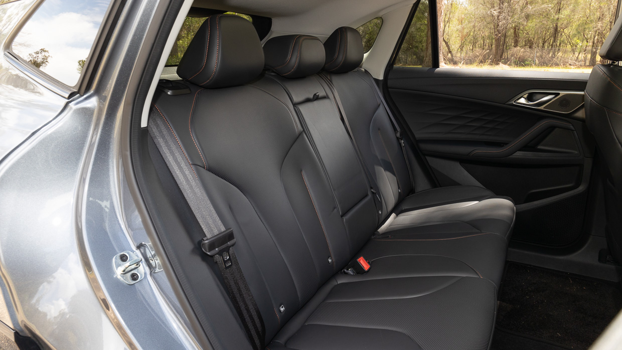 MG HS Essence 2025 back seat