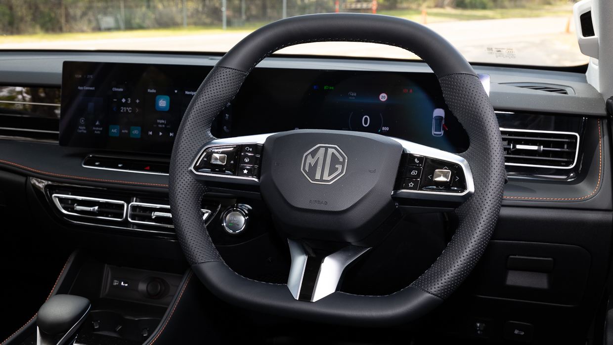 MG HS Essence 2025 steering wheel