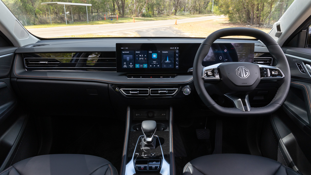 MG HS Essence 2025 interior 2