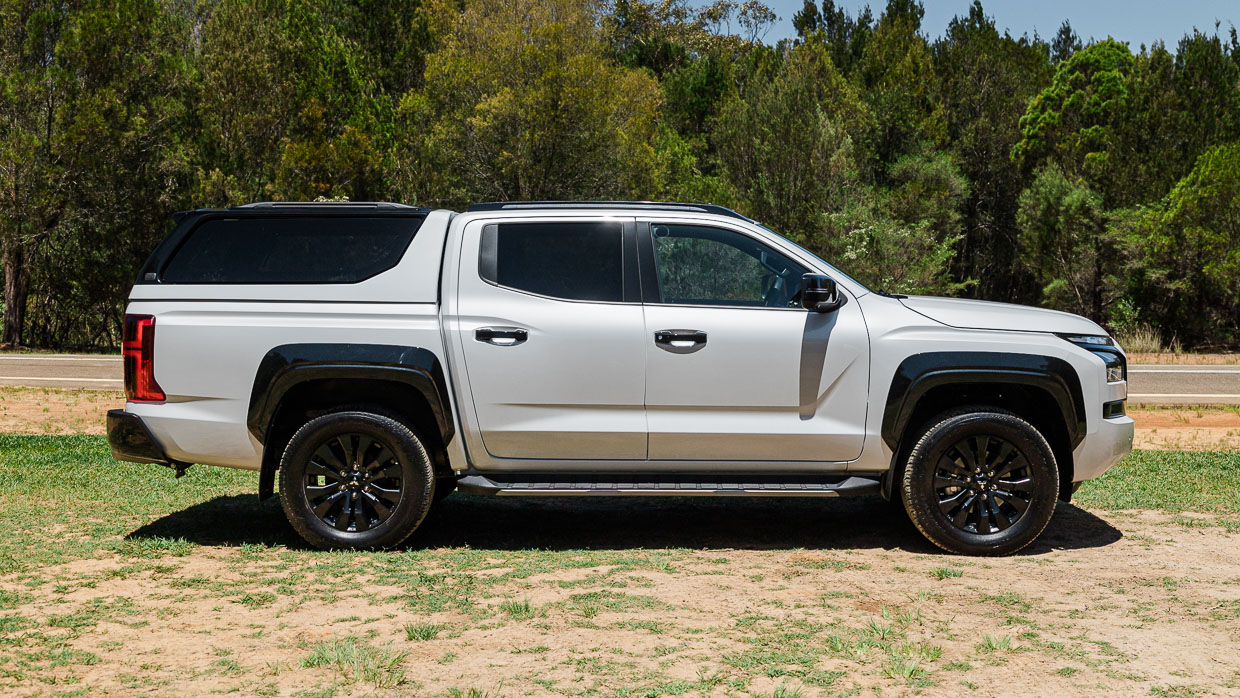 Mitsubishi Triton GSR 2025 LT facet