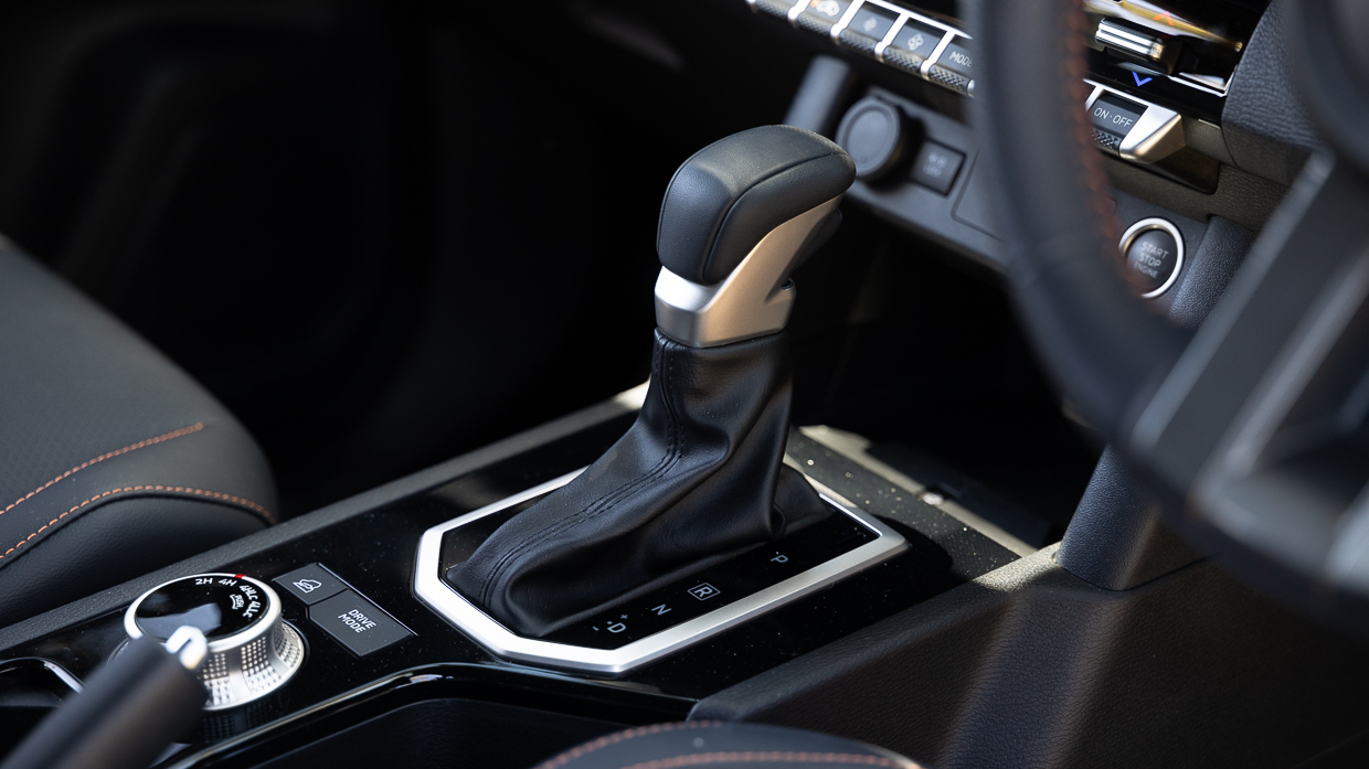 Mitsubishi Triton GSR 2025 LT interior shifter