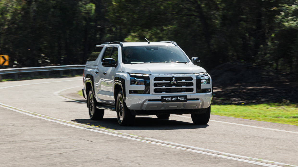 Mitsubishi Triton GSR 2025 LT driving front 2