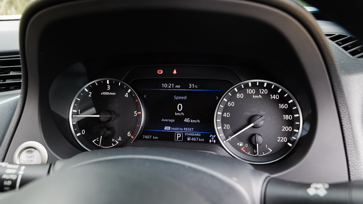 Nissan Navara Pro-4X Warrior 2025 interior gauges